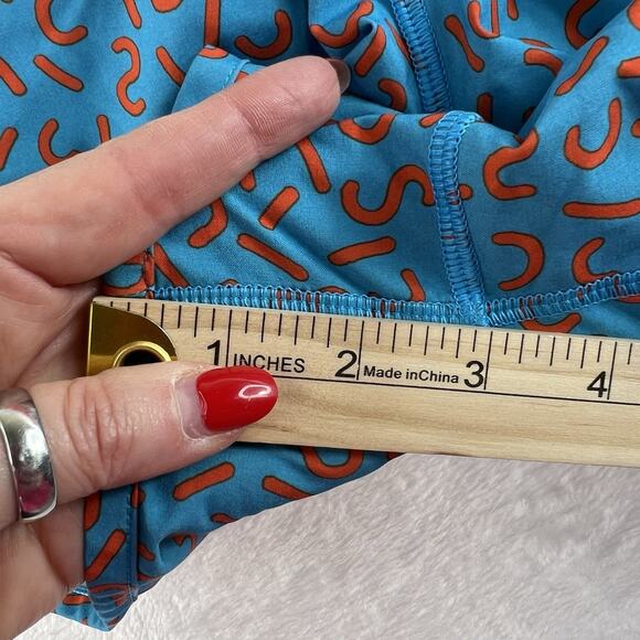 READ RARE Lululemon SeaWheeze Sz 6 Run Speed Shorts 2015 Cheetos Squiggles READ - Picture 11 of 12